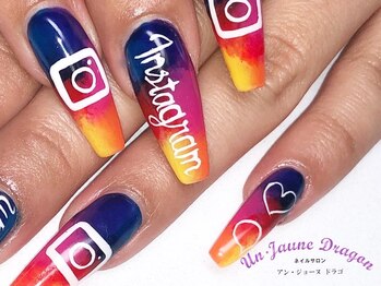 アン ジョーヌドラゴ/【ロングネイル】手書きアート