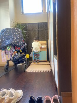 子育てママの整体サロン/施術中のお子様の様子