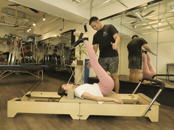 エイトバイエイト(8×8)/マシンピラティスエクササイズ