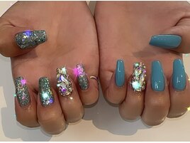 ワンカラー×ビジューネイル