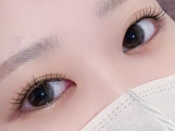 ブラウ(BLAU)の写真/自まつ毛派の方にはまつげパーマがオススメ★トリートメントケアしながら根元からしっかり立ち上げます!