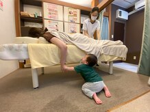 子育てママの整体サロン/施術中のお子様の様子
