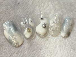 流行りのニュアンスネイル