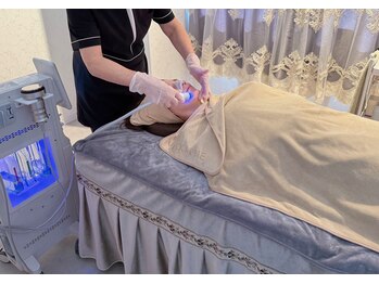 ルックアットミー(Look at Me)/毛穴洗浄（ハイドラネオプロ）