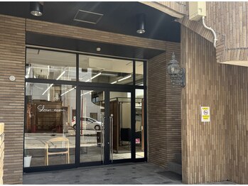 サニーラッシュ &nbsp;高蔵寺 志段味店(Sunny Lash)/1階に美容室があるビルです♪