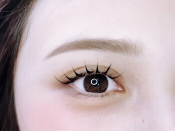 エレヴィ 渋谷店(ELLEVI.)の写真/まつげのお悩み解決！上質マツエクで、自まつげのような自然なカール感・束感を実現♪