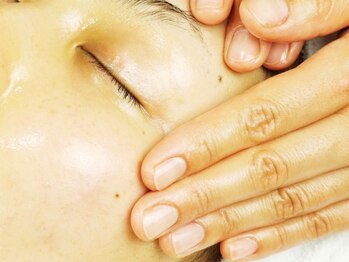 ラ コリーヌ(La Colline)/目元のシワにも働きかけます