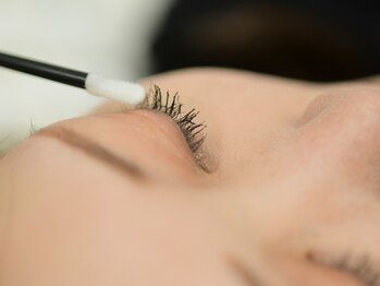 ライフ(LIFE)の写真/[自まつ毛派の方に]パリジェンヌラッシュリフトでナチュラルに美しく♪生え癖、目の形に合わせて施術◎