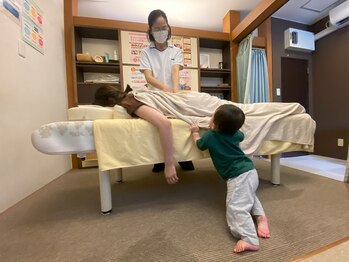 子育てママの整体サロン/施術中のお子様の様子