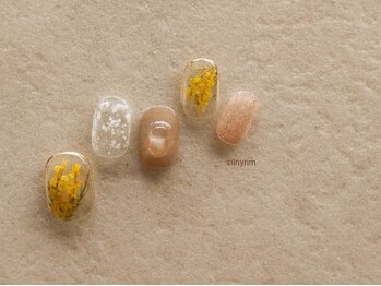 シルニー リム(Silny rim)/アシンメトリーニュアンスネイル