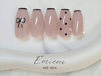 エミュー(Emieux)/リボン&ドットネイル