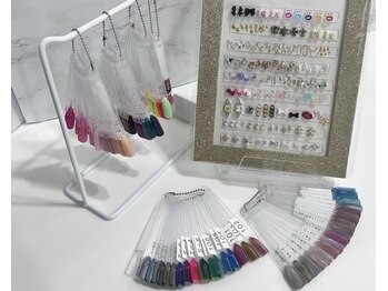 アオラ(Aola)の写真/豊富なパーツとカラーであなたの“なりたい指先”を叶える♪トレンド感あるデザインで毎日がもっと楽しく★