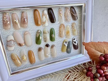 秋ネイル　ニュアンス　カーキ