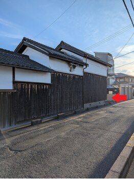 山本整体院 箕面桜井駅前院/4.左手に蔵のような建物が目印