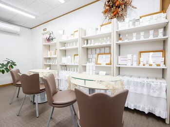 シャルムパリス(charme paris)の写真/年齢とともに変化する肌悩みに◎ほうれい線・たるみケアで若々しい印象へ!