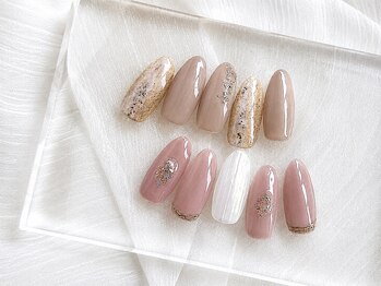 ネイルサロン アビー 新宿東口店(abbie)の写真/初めてのジェルネイルもabbieにお任せ♪経験豊富なネイリストが丁寧にカウンセリングし理想のお手元に◎
