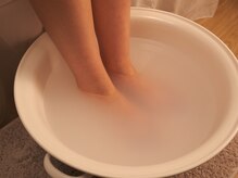 ル サロンドゥ ブラン(Le salon de Blanc)の雰囲気(フット・アロマ前の足浴でほっと一息。)