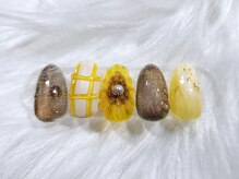 イング(+ Ing)/ひまわりネイル