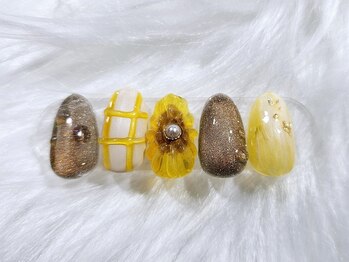 イング(+ Ing)/ひまわりネイル