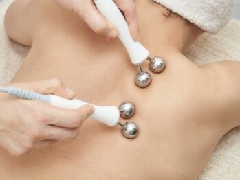 ヴィクトリー(VICTORY)の写真/【1台3役こなすウルトランスフォーマー】フェイスのたるみ、肩こり、巻き肩の改善！むくみも解消！