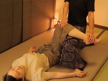 楽之助の写真/本場のタイ古式マッサージで血行が促進され、足のむくみを解消♪熟練の手技で疲れ解消&冷え知らずの美脚へ!