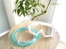 スイソプラス(Suiso+)の雰囲気（水素吸入カニューラとゴーグル）
