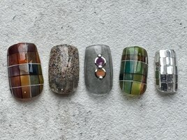 個性派カジュアルチェックネイル