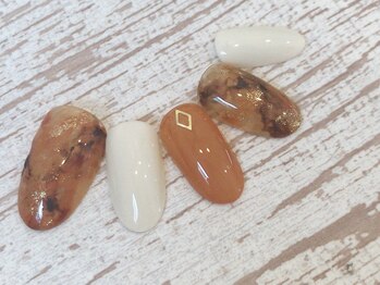 ネイルアンドアイラッシュサロン ミッタ(Mitta)/￥8000-