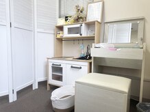 ハル(陽 HARU)の雰囲気(施術後のメイク直しも◎備え付けの化粧品もございます♪)