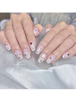 リッシュ トロワ(RICHE trois)/宝石ネイル
