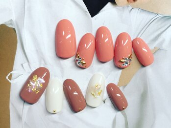 フェリシアネイル(FERECIA nail)/上:¥7980/下:¥8980