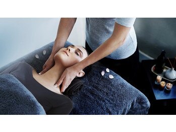 【頑固な首肩コリに】タイ古式マッサージ90分＋ヘッドスパ10分＋ネック20分