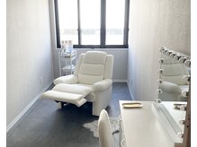 アイズムモア 名古屋伏見(I’sm more)の雰囲気（個室型美容室内にある一室が専用ブースとなります）