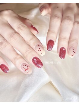 リッシュ トロワ(RICHE trois)/ガーリーな赤ネイル