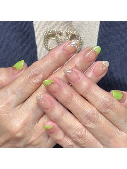 リノネイル(Lino Nail)/フレンチにアクセサリーライン