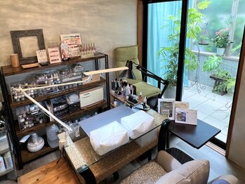 アンカバーネイルズ(ancover nails)の写真/《完全個室の自宅サロン♪》癒しをご提供！アロマの香りと、心地よい音楽で落ち着く雰囲気の店内です☆