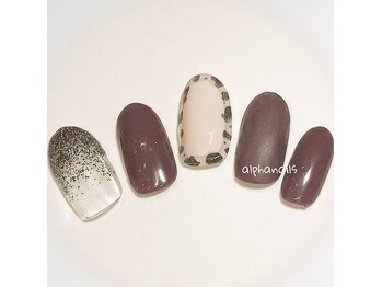 アルファ ネイルズ(ALPHA NAILS)/