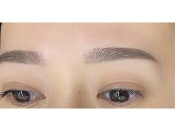 ビューステージ アイブロウサロン 秋田/平行アーチ眉