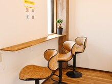 カラダロム (RE:KARADA ROM)/バーカウンター風の待合場所