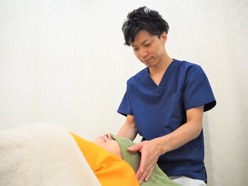 丸太町骨盤整骨院 鍼灸院の写真/【スマホやパソコンなどで疲れた目に】アイセラピーでリラックスしながら眼精疲労を解消◎視界もクリアに♪