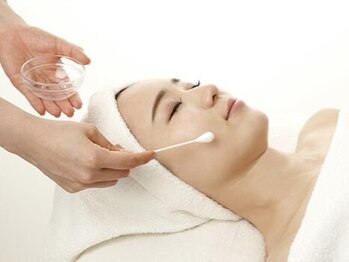 ミニマル(minimal)の写真/国産ピーリングで年齢肌に本質的アプローチ。毛穴・たるみ・シミシワ改善にも◎本気で肌改善を目指す方へ。