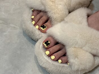 オーク アイラッシュアンドネイル たまプラーザ(OAK)の写真/足先を整えて女性らしさをUPさせましょう♪【初回オフ無料】フット◆ワンカラーorラメグラデーション¥6000