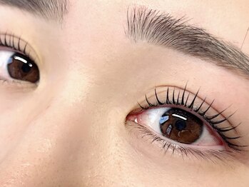 ロロラッシュ アイブロウ マツゲパーマ(RoRo LASH)/目尻を流すデザイン