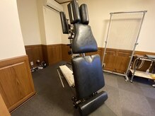 整骨院こころ 玖村院/米国製のトムソンベッド