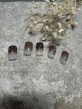 プルメリアドット(Plumeria.)/11月限定 ¥5500ネイル