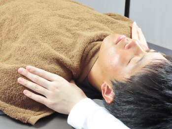 蘭整骨院の写真/つらい首肩こりを根本から解消！丁寧な姿勢・可動域チェックと指圧の手技やEMSでお悩みを解決★