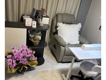 リクライニングチェアでゆったり施術◎