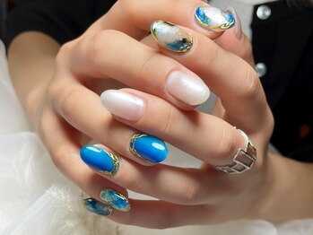 サロンドフォーエイチ(salon de 4H)/夏はブルーネイルで海に行く♪