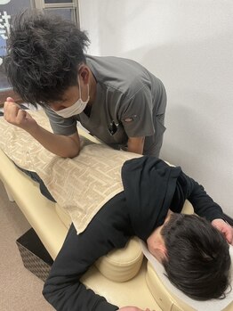 クマモト整骨院の写真/《鶴屋徒歩二分！》首/肩/腰/背中等…繰り返す不調の根本改善へ！お客様に合わせた施術をカスタマイズ◎
