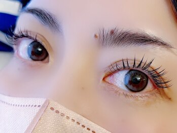エフ(F...)の写真/丁寧な施術で理想を追求!LEDマツエクでさらに持続力アップを叶える感動の仕上がりを♪